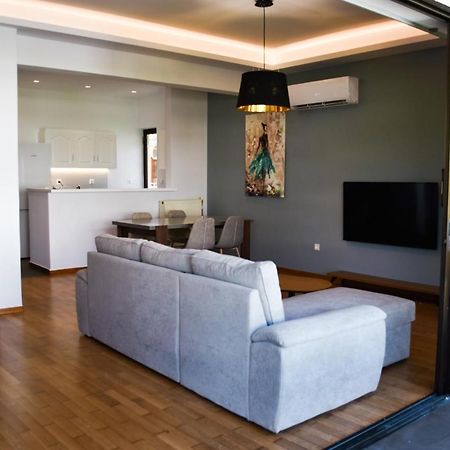 Βright Walled Designed Apt In Glyfada Center Athen Eksteriør bilde