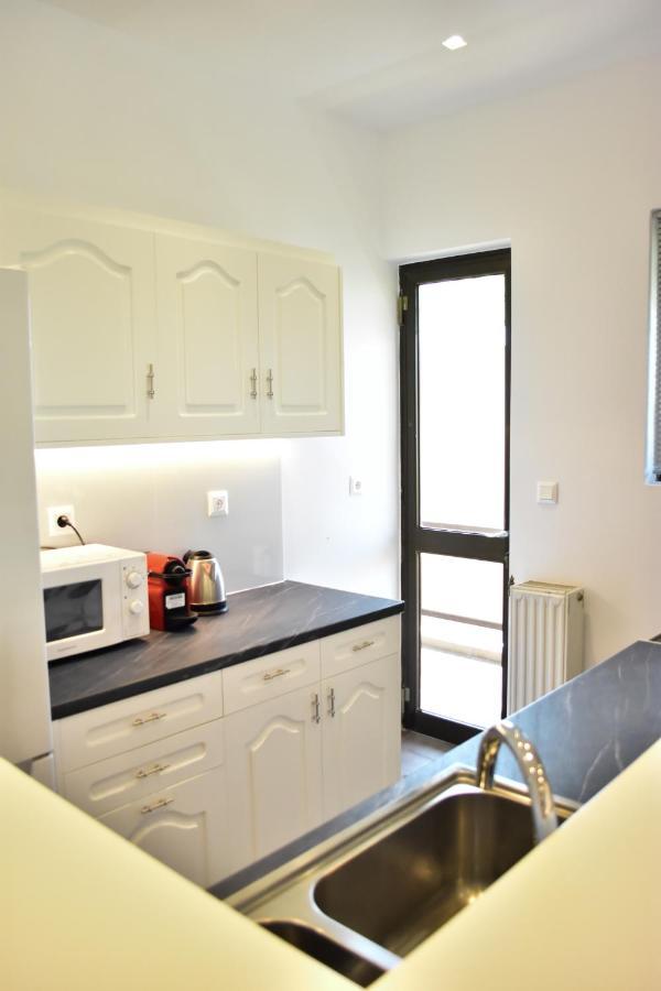 Βright Walled Designed Apt In Glyfada Center Athen Eksteriør bilde