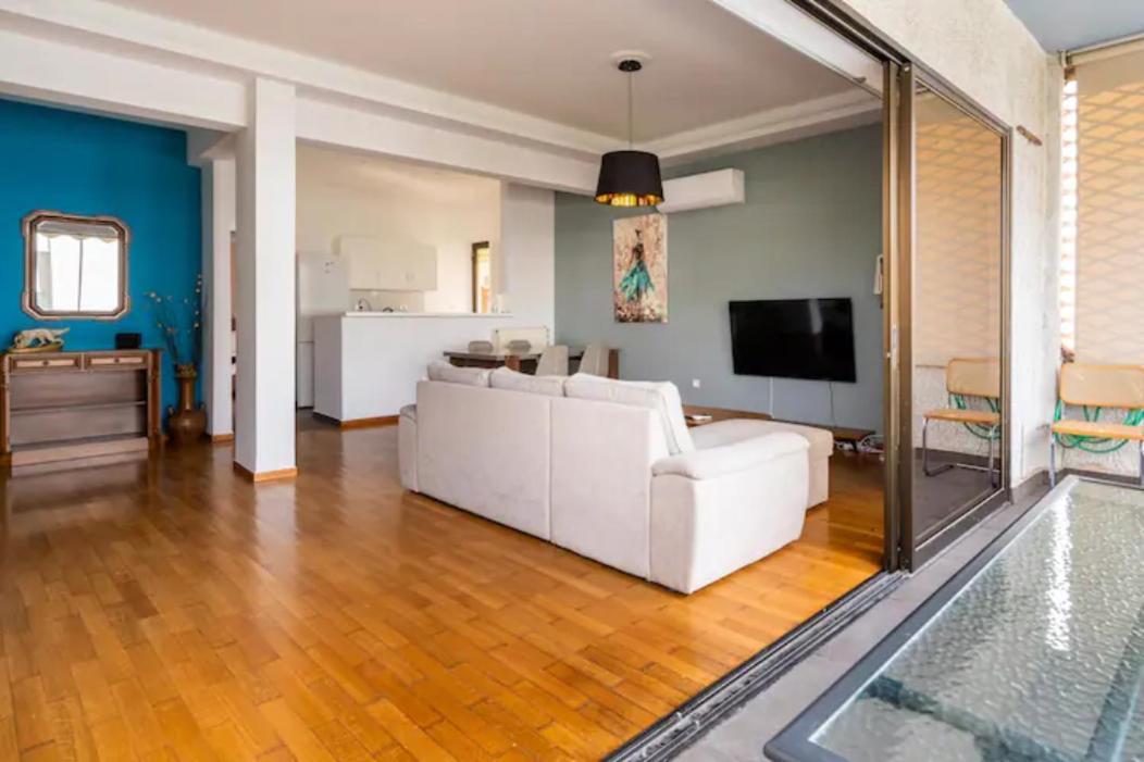 Βright Walled Designed Apt In Glyfada Center Athen Eksteriør bilde