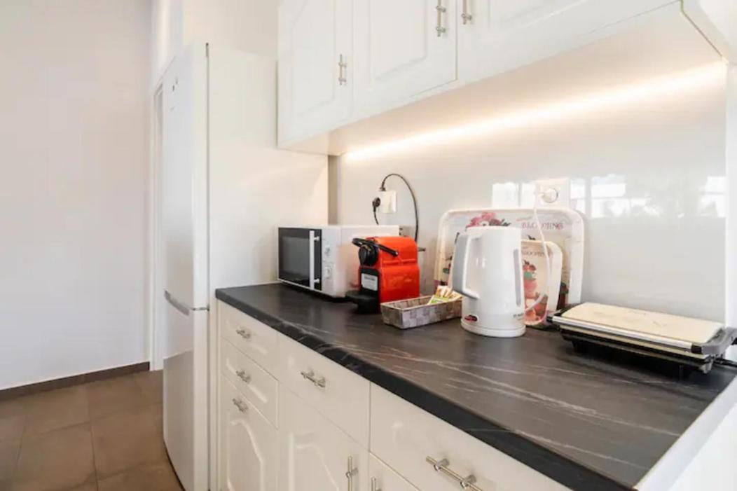 Βright Walled Designed Apt In Glyfada Center Athen Eksteriør bilde