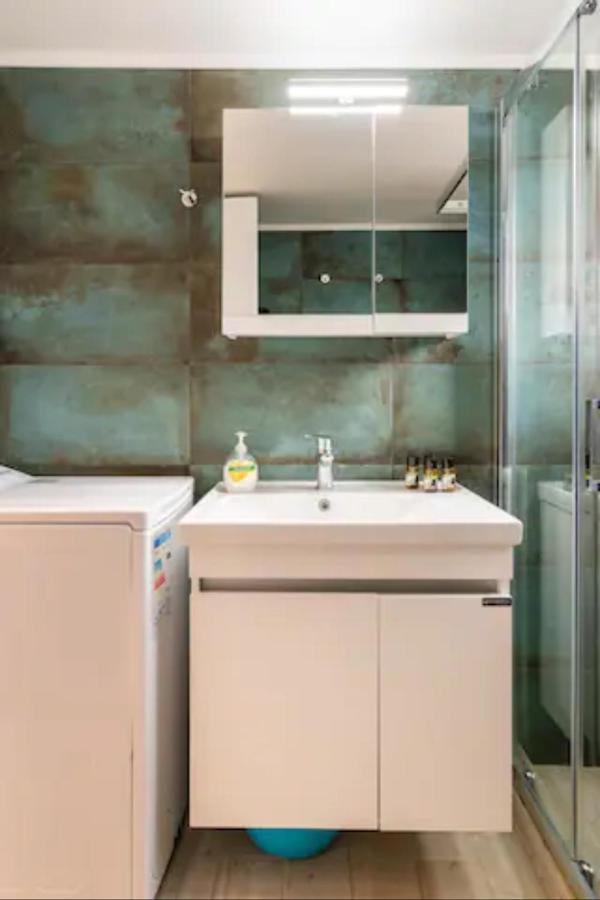 Βright Walled Designed Apt In Glyfada Center Athen Eksteriør bilde